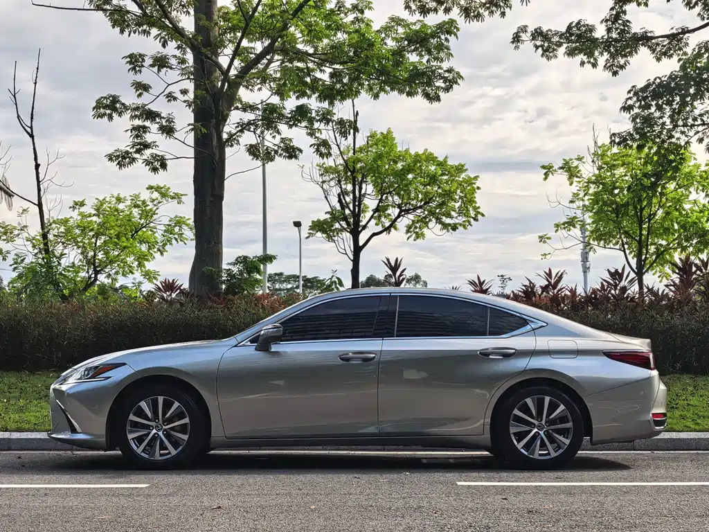 Lexus ES — миниатюра 17