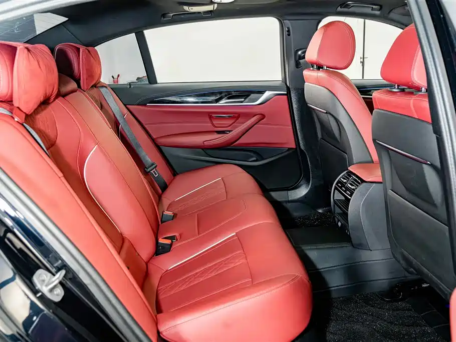 BMW 5 Series — миниатюра 20