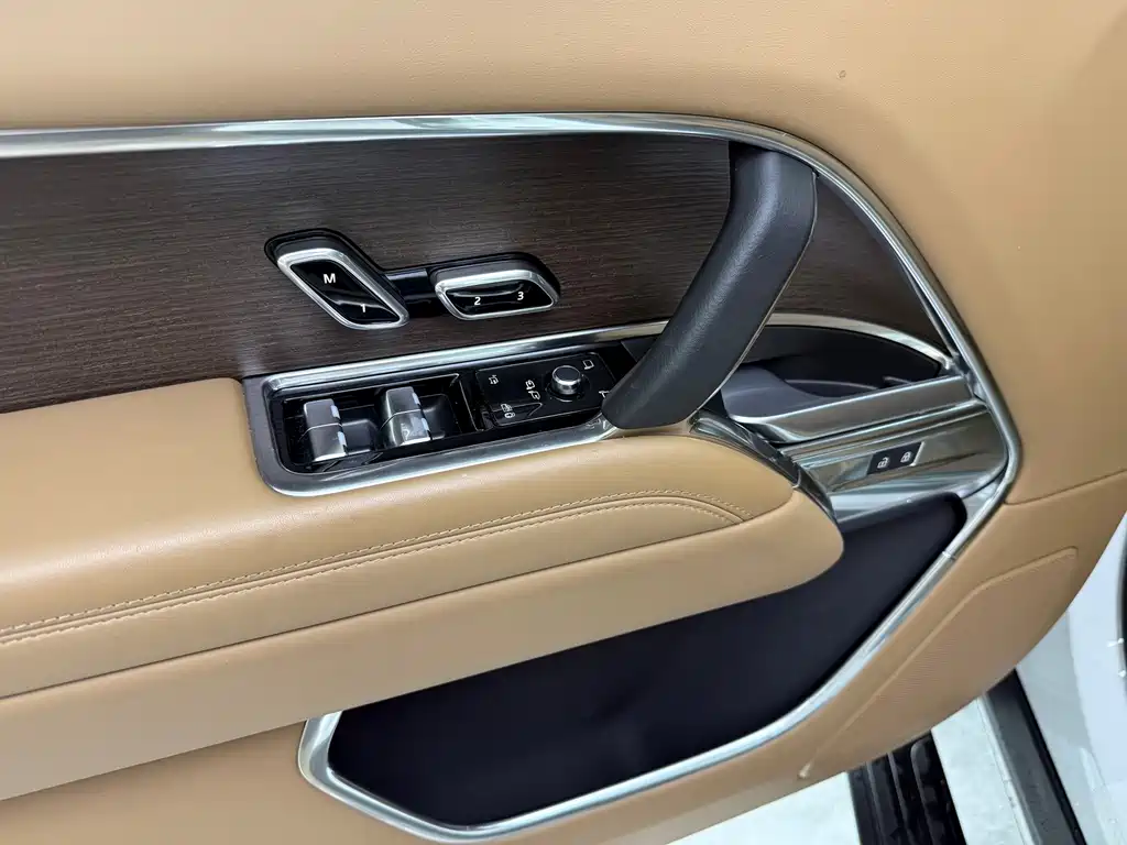 Land Rover Range Rover — миниатюра 4