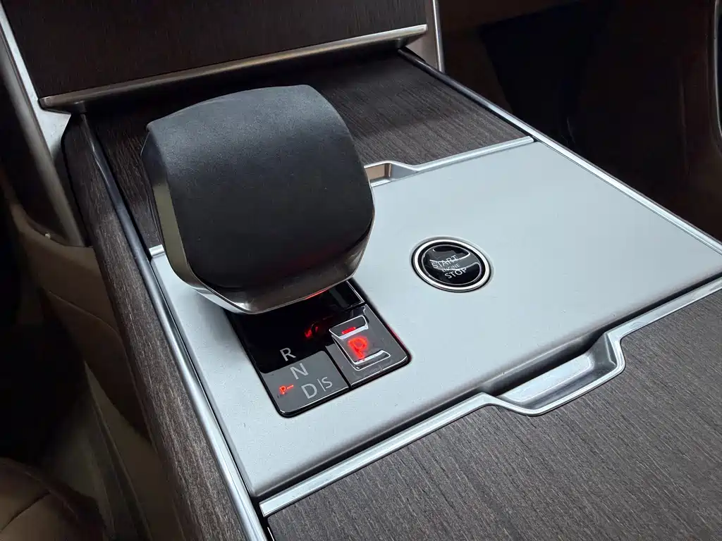 Land Rover Range Rover — миниатюра 6