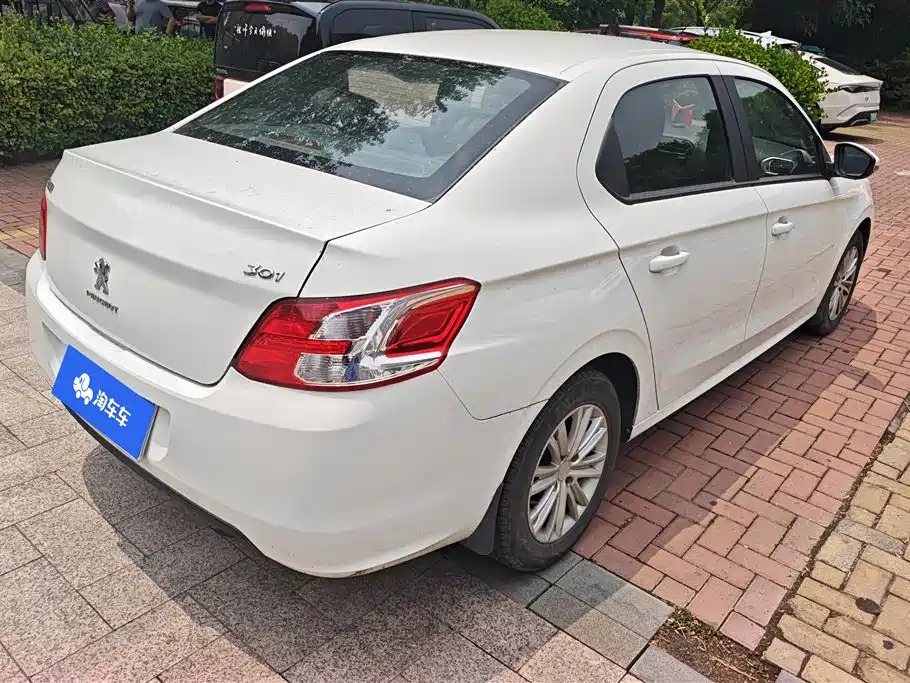 Peugeot 301 2016 1.6L MT Comfort