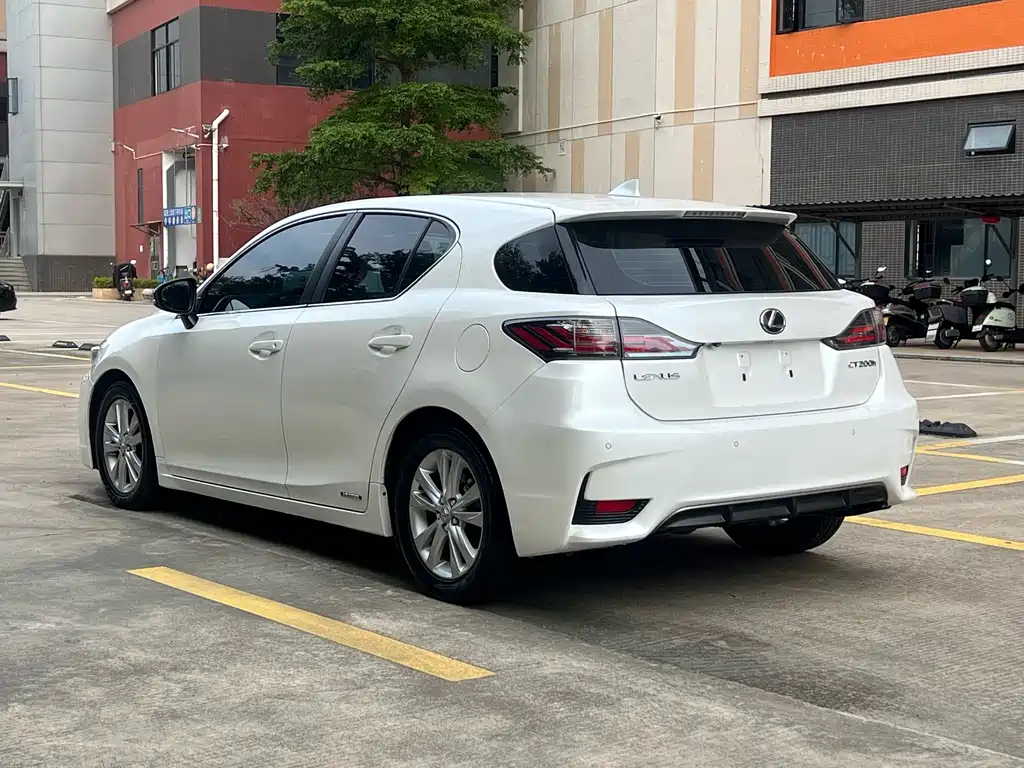 Lexus CT — миниатюра 3