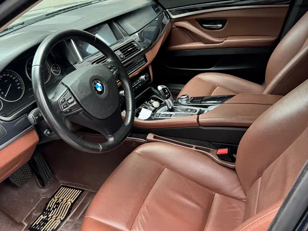 BMW 5 Series — миниатюра 4