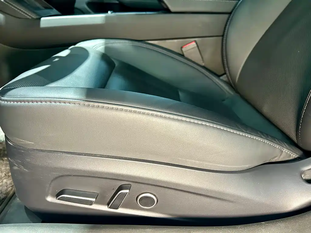 Tesla Model 3 — миниатюра 30