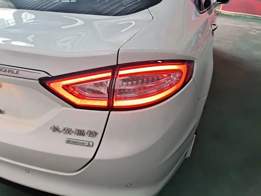 Ford Mondeo — миниатюра 8