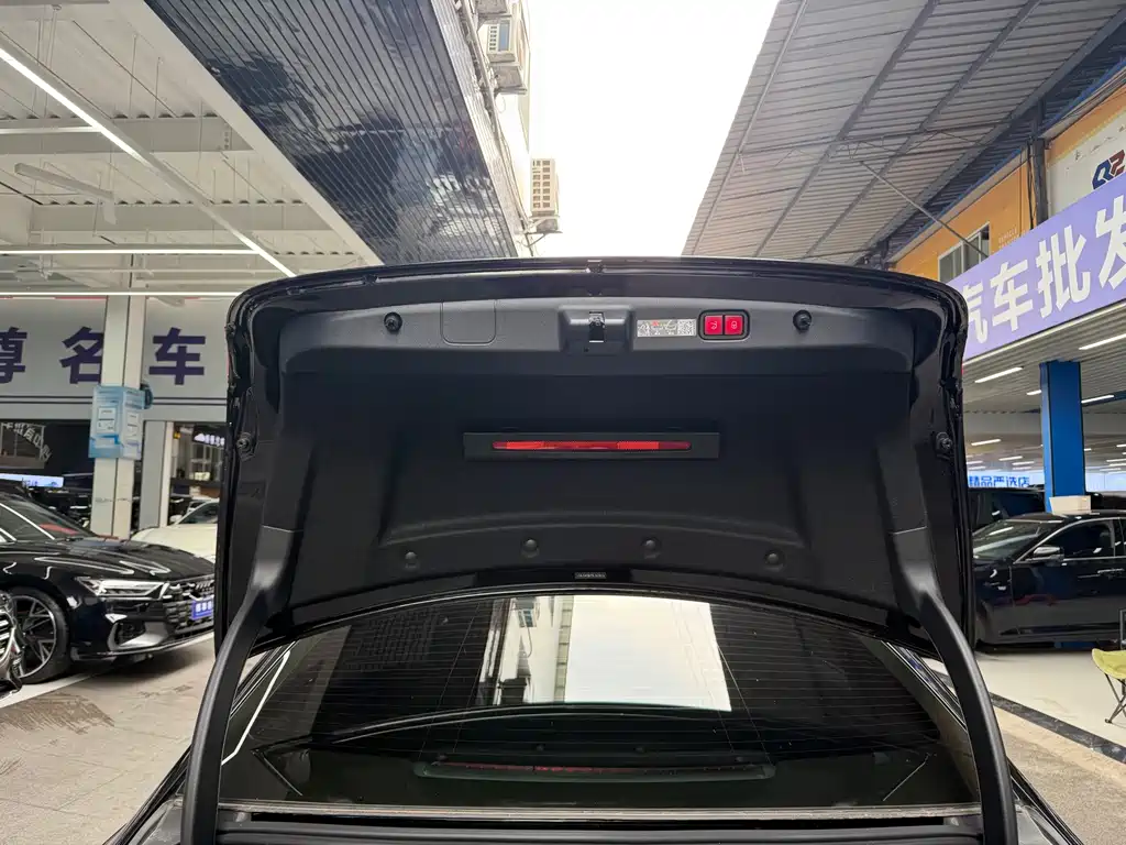 Mercedes-Benz E-Class — миниатюра 18