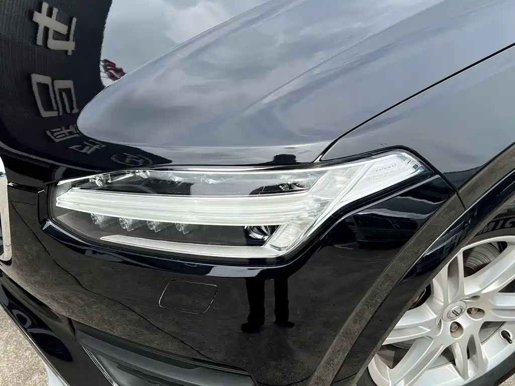 Volvo XC90 2015 T6 7 мест