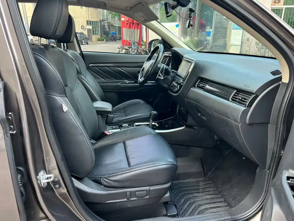 Mitsubishi Outlander — миниатюра 3