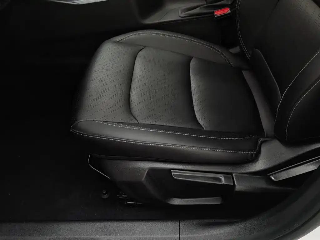 Geely Emgrand — миниатюра 20