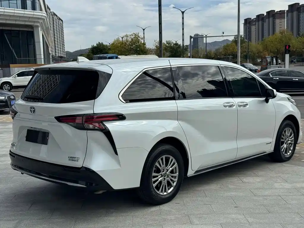 Toyota Sienna — миниатюра 13
