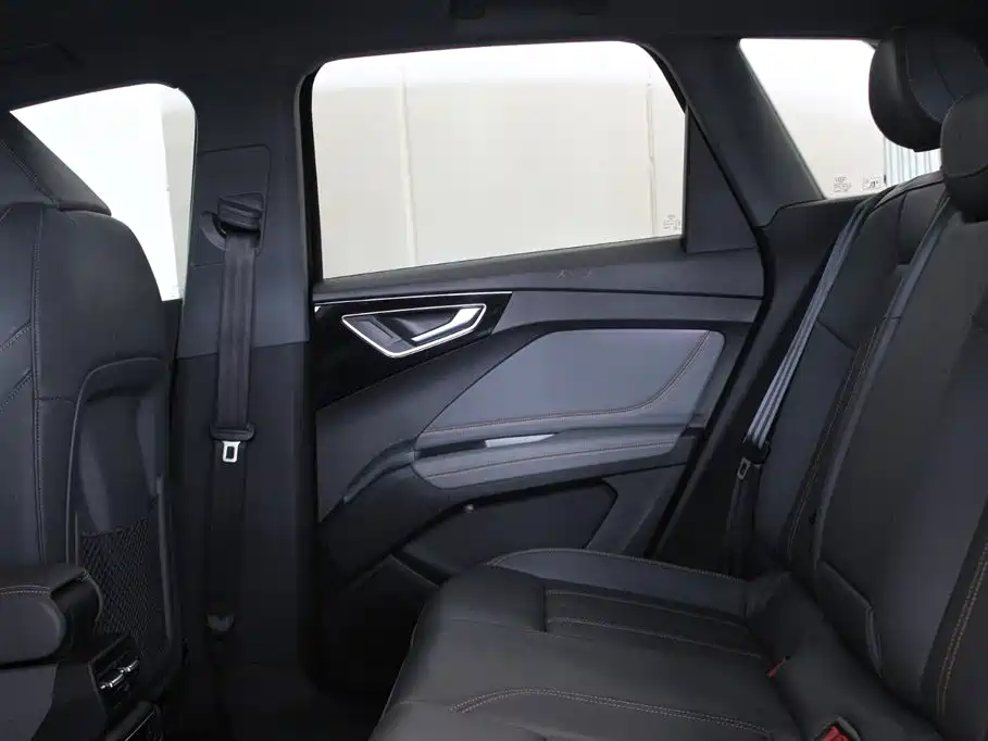 Audi Q4 e-tron — миниатюра 7