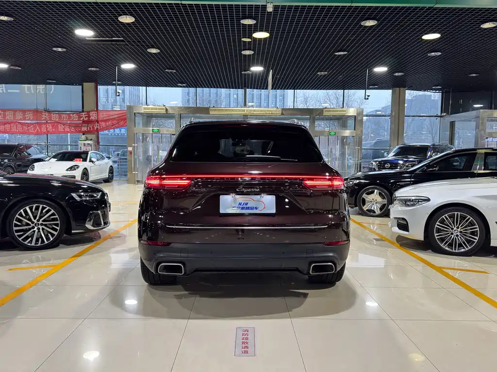 Porsche Cayenne — миниатюра 14