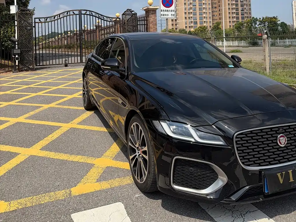 Jaguar XFL — миниатюра 4