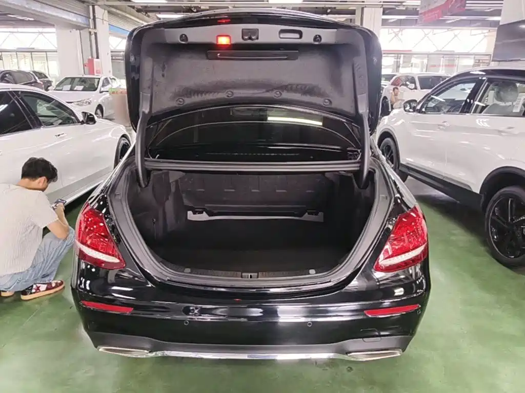 Mercedes-Benz E-Class — миниатюра 19