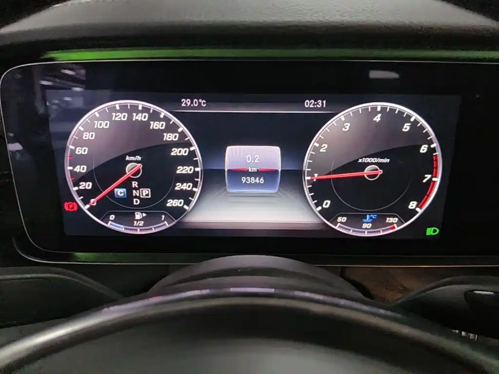 Mercedes-Benz E-Class — миниатюра 12