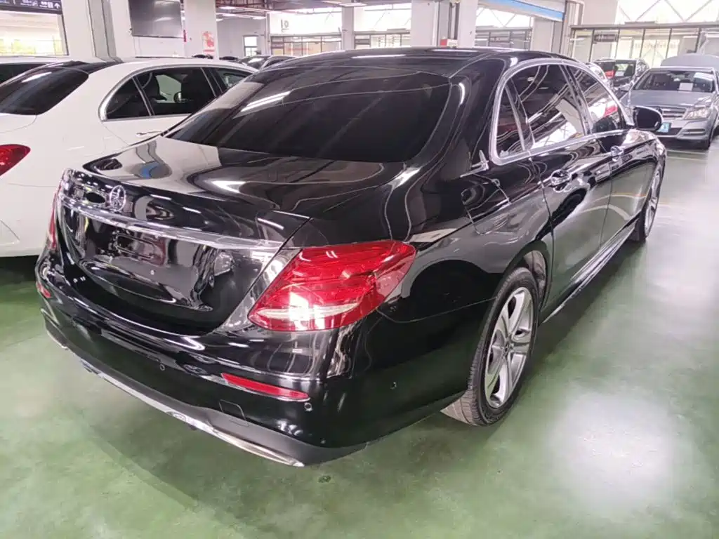 Mercedes-Benz E-Class — миниатюра 7