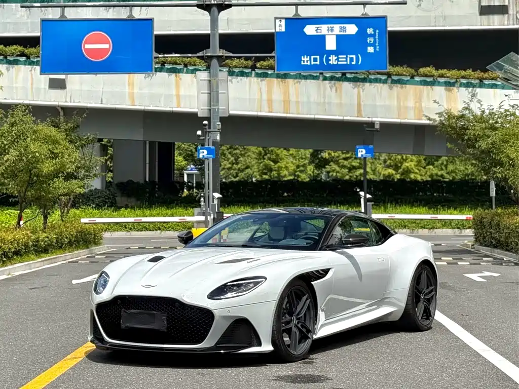 Aston Martin DBS — миниатюра 3