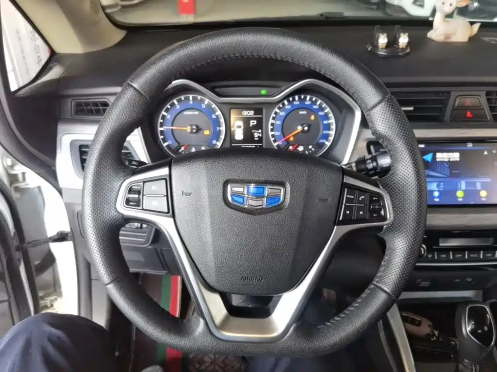 Geely Vision X3 — миниатюра 11