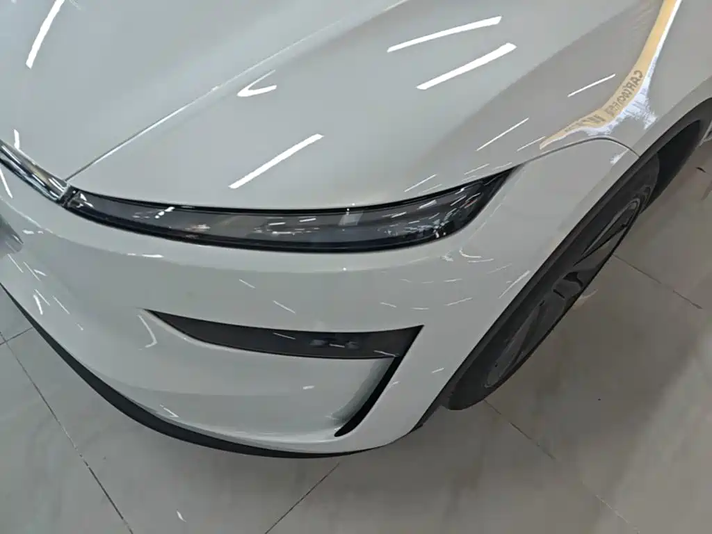 Tesla Model Y — миниатюра 24