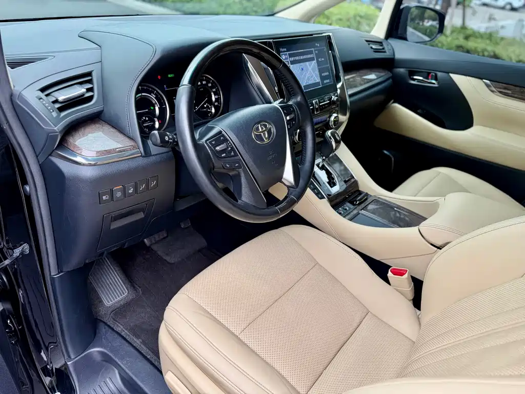 Toyota Vellfire — миниатюра 8