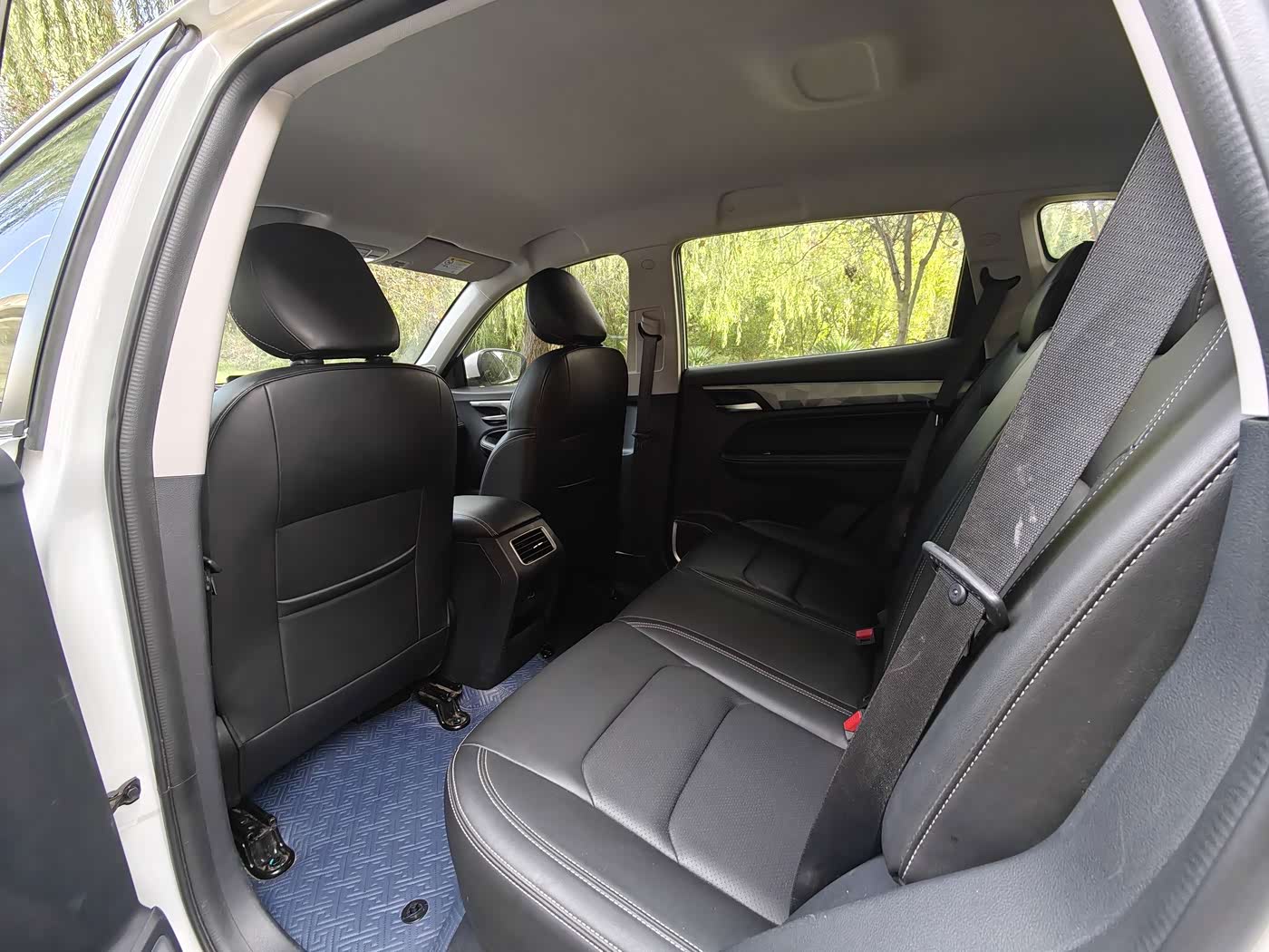 Geely Emgrand X6 1.4 л 2023 г. Белый, пробег 32000 км