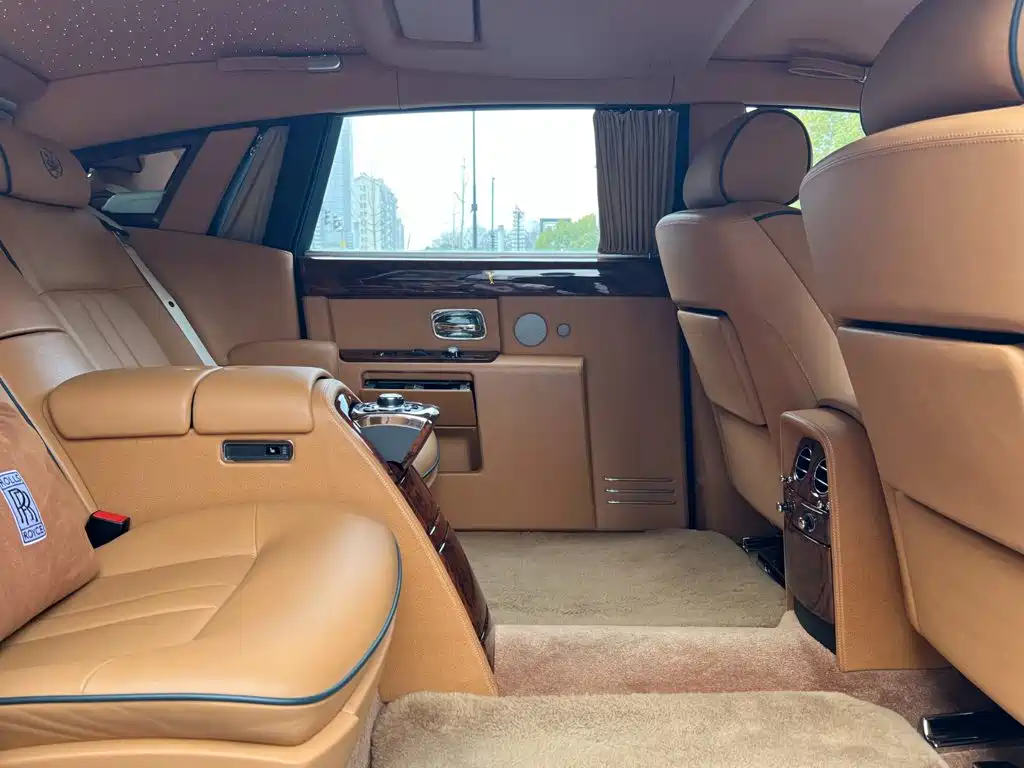 Rolls-Royce Phantom — миниатюра 23