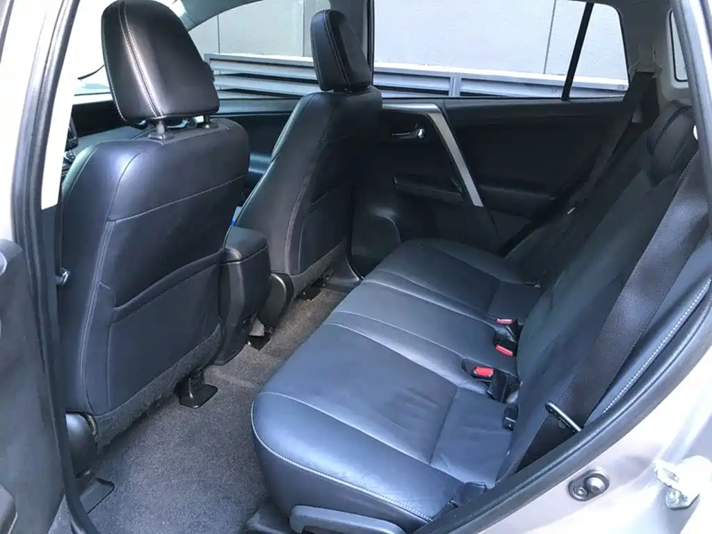Toyota RAV4 — миниатюра 10
