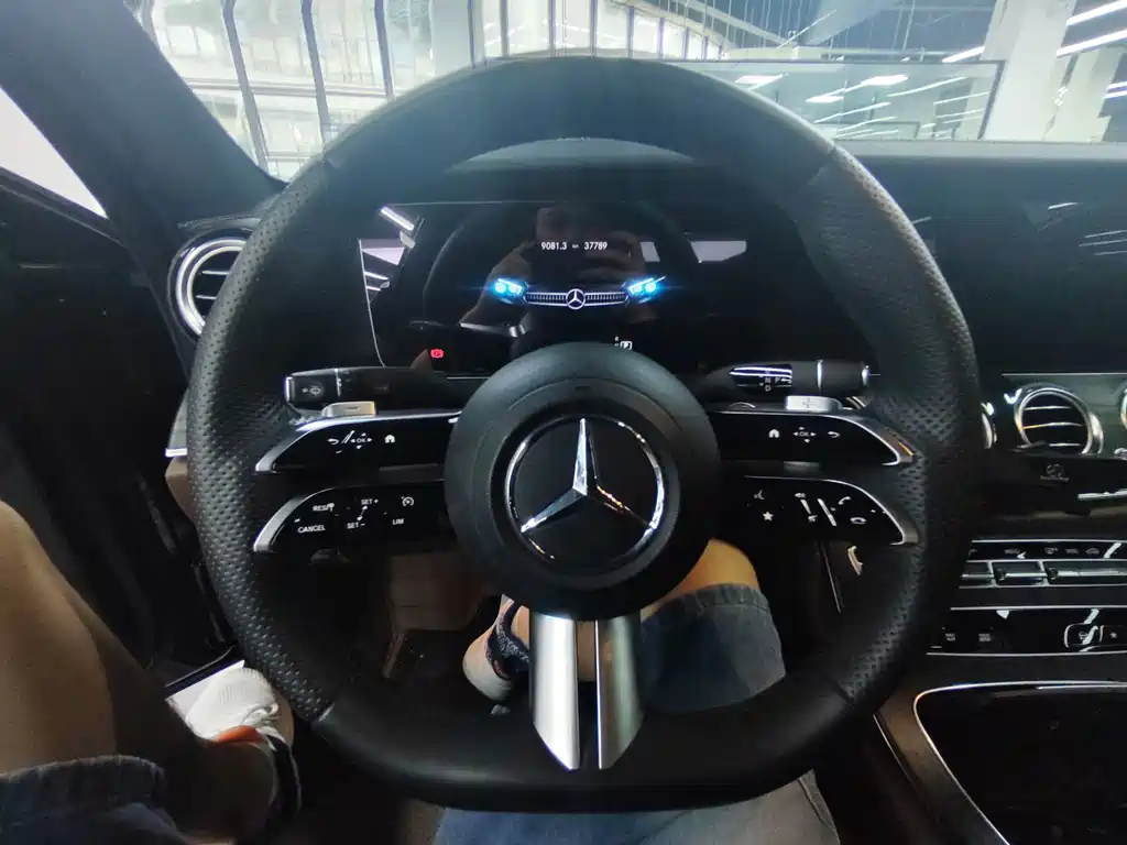Mercedes-Benz E-Class — миниатюра 6