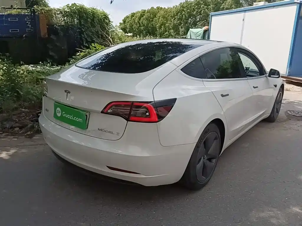 Tesla Model 3 — миниатюра 7