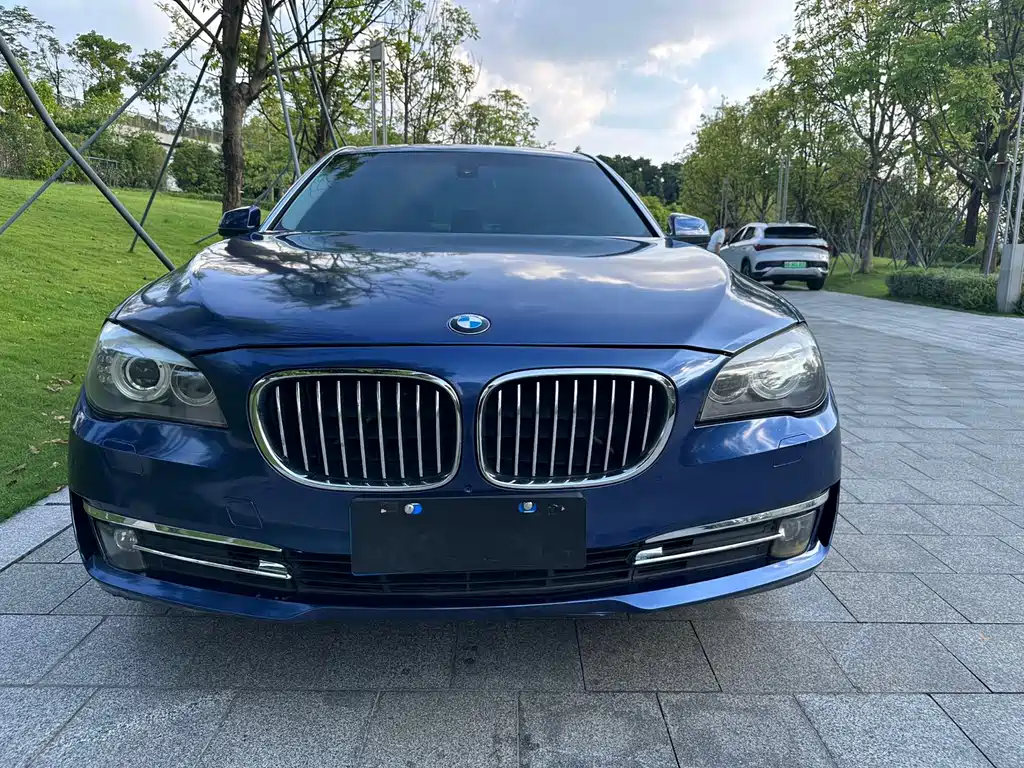 BMW 7 Series — миниатюра 2