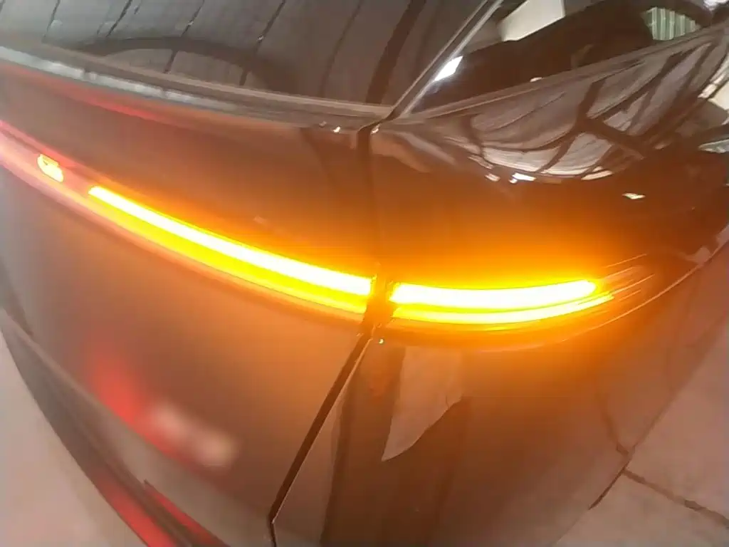 XPeng X9 — миниатюра 8