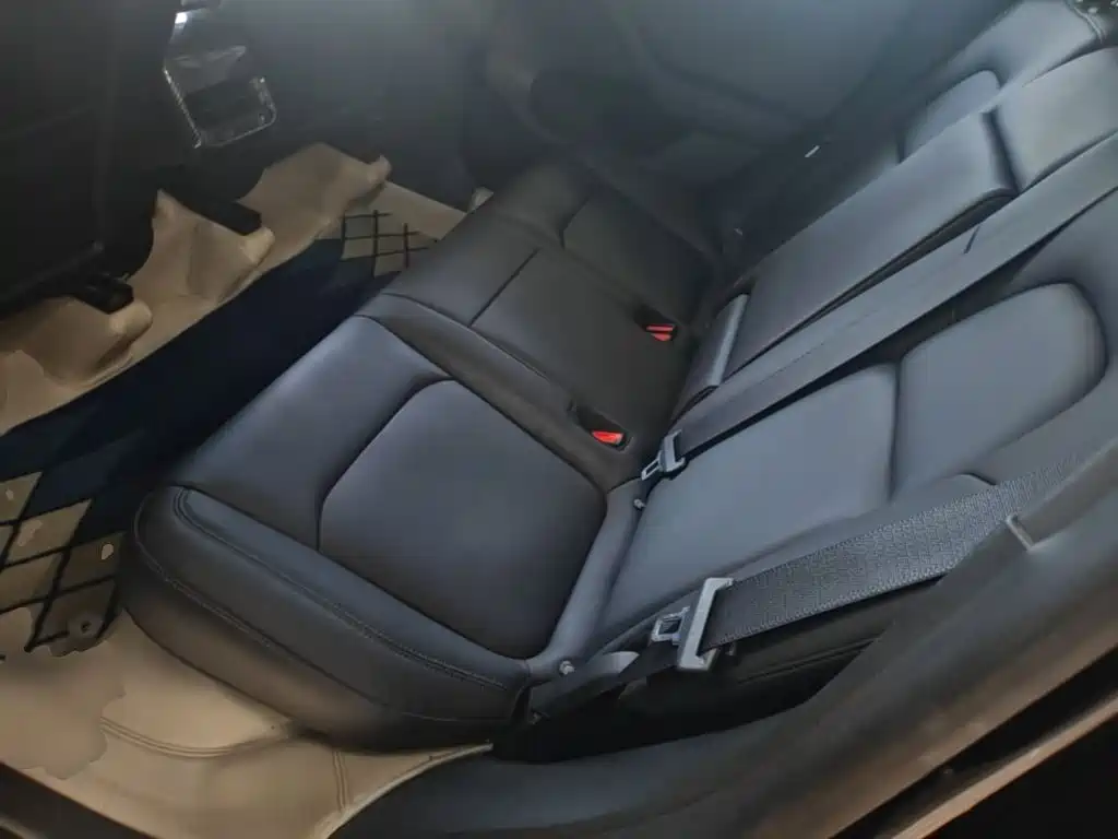 Tesla Model Y — миниатюра 17
