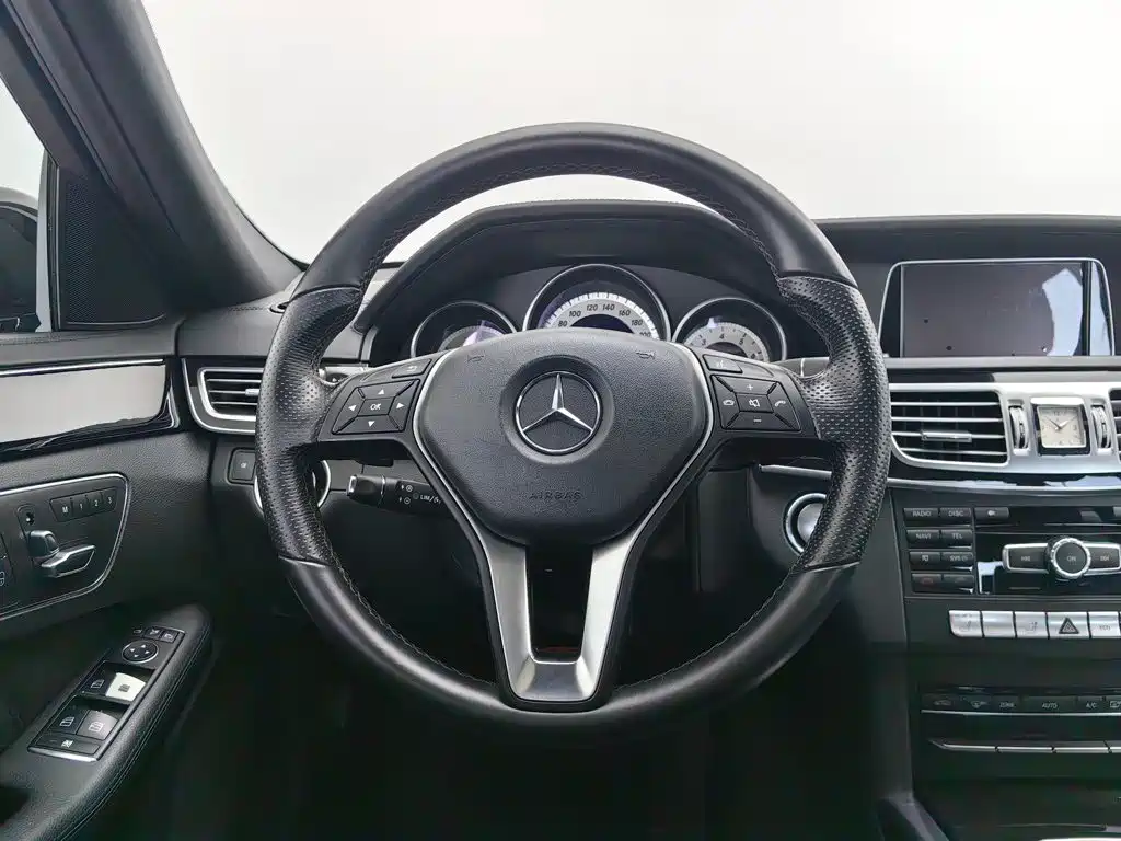 Mercedes-Benz E-Class — миниатюра 11