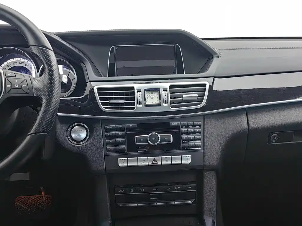 Mercedes-Benz E-Class — миниатюра 12