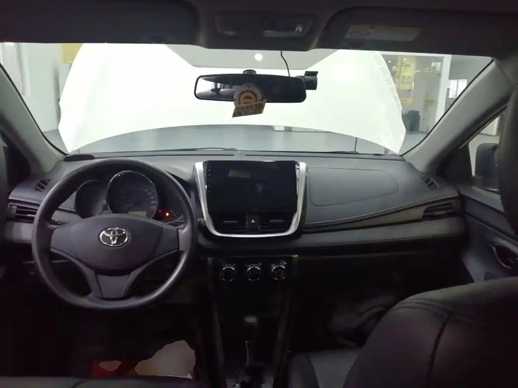 Toyota Yaris L — миниатюра 10