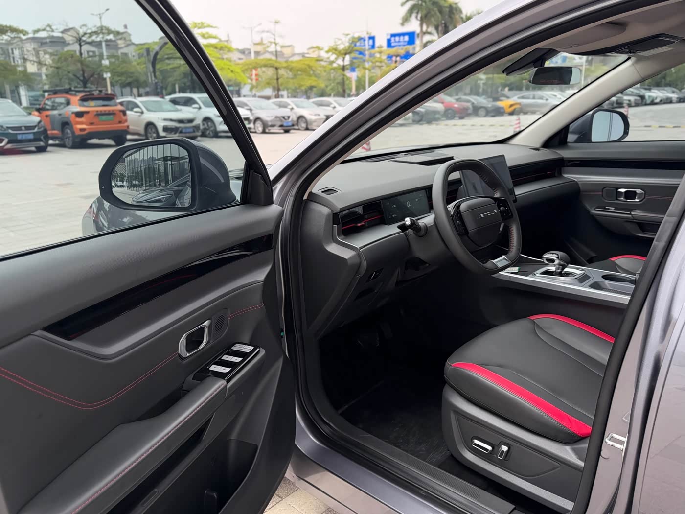 Jetour Jetour Dasheng 1.5 л 2025 г. Серебристо-серый, пробег 9000 км
