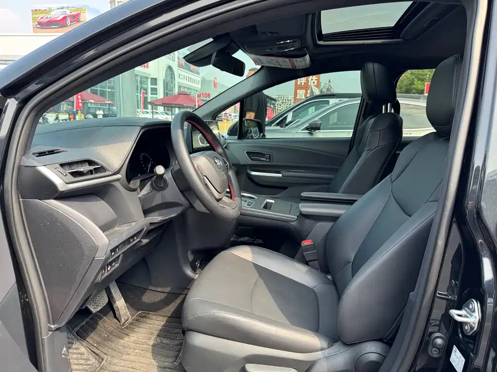 Toyota Granvia — миниатюра 9