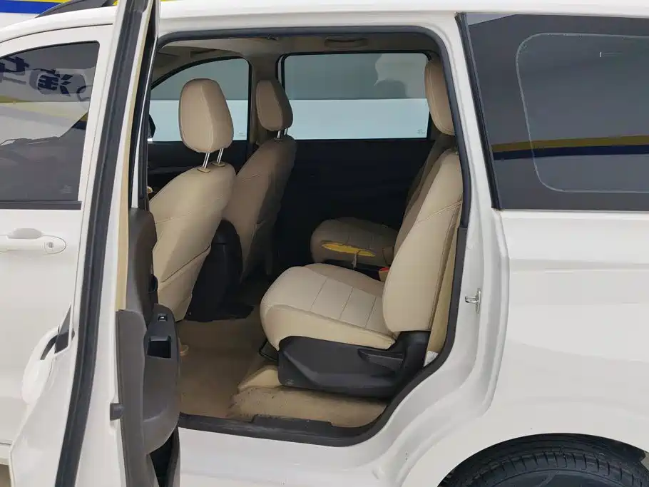 Wuling Hongguang — миниатюра 11