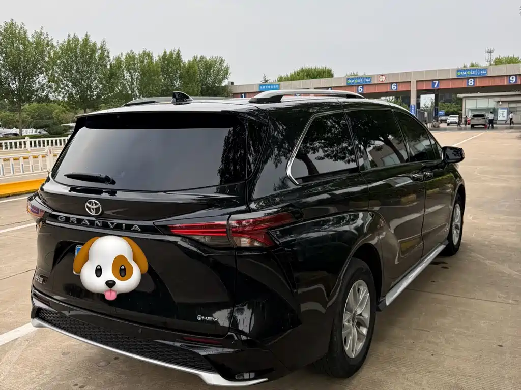 Toyota Granvia — миниатюра 5