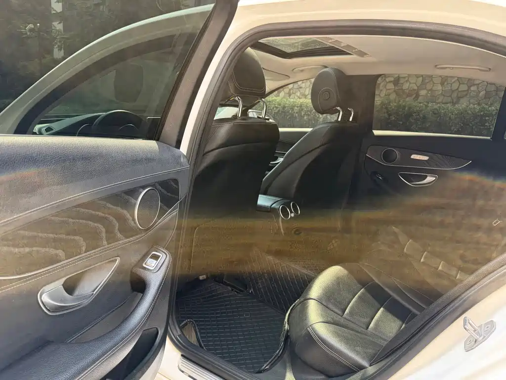 Mercedes-Benz C-Class — миниатюра 9