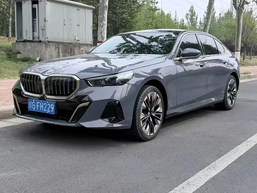 BMW 5 Series — миниатюра 3