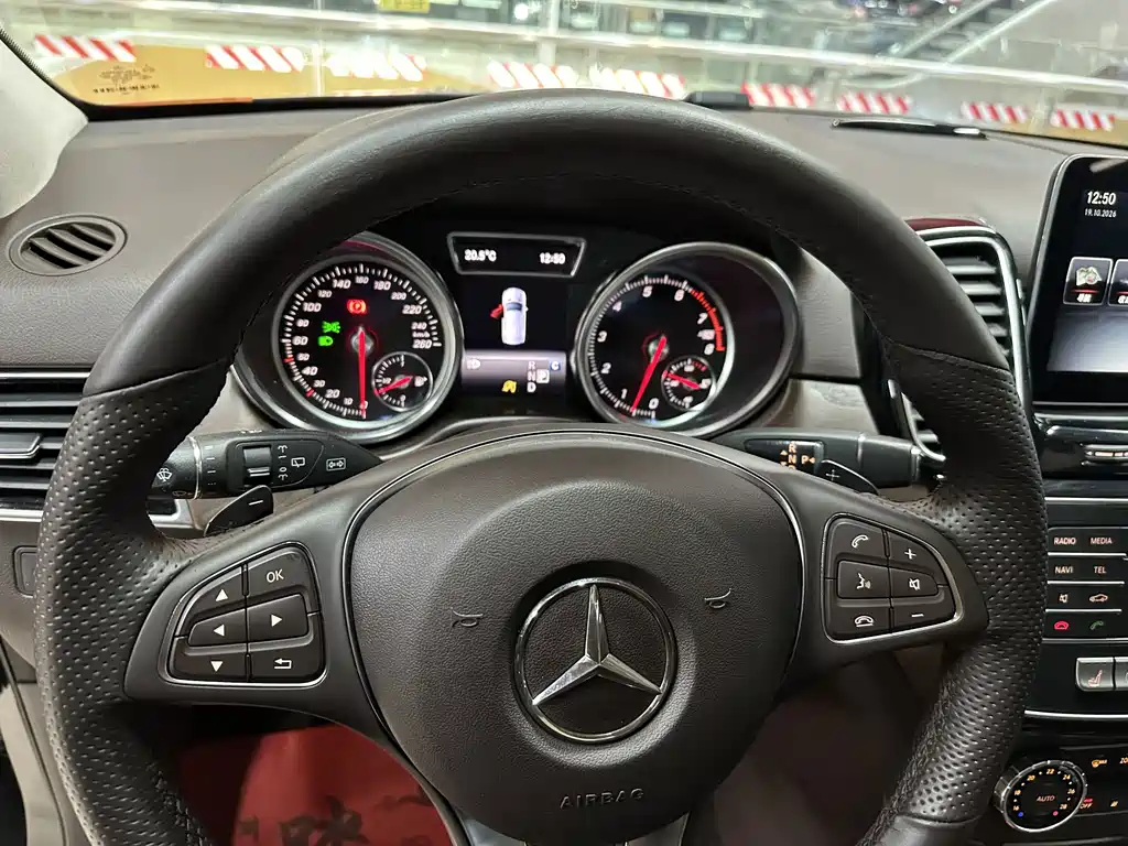 Mercedes-Benz GLE (Import) — миниатюра 11