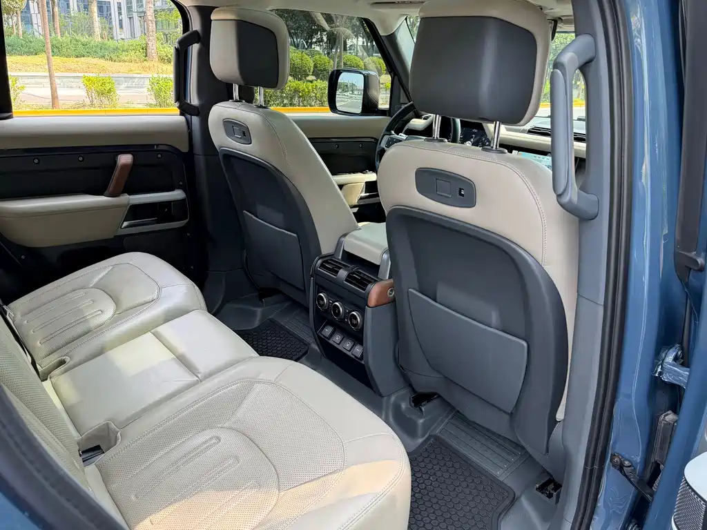 Land Rover Defender — миниатюра 24