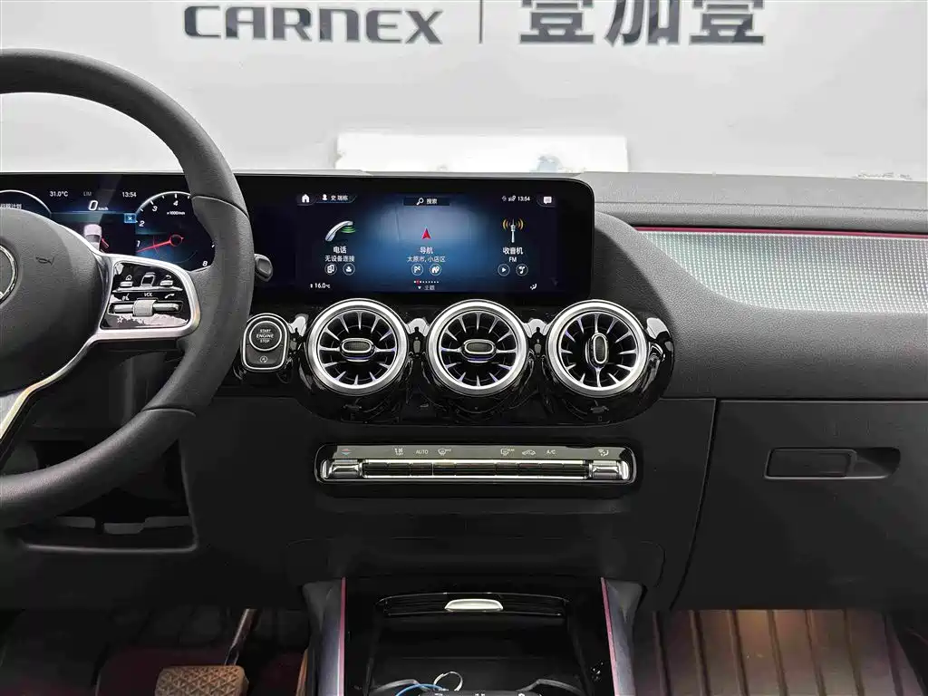 Mercedes-Benz GLA — миниатюра 12