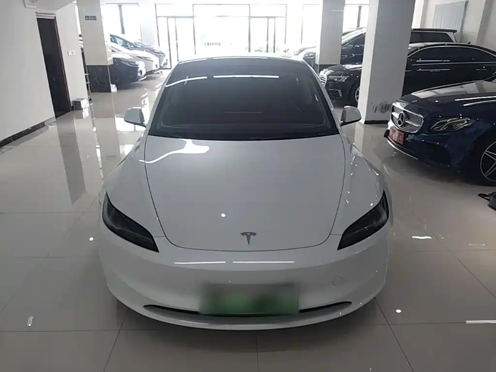 Tesla Model 3 — миниатюра 3
