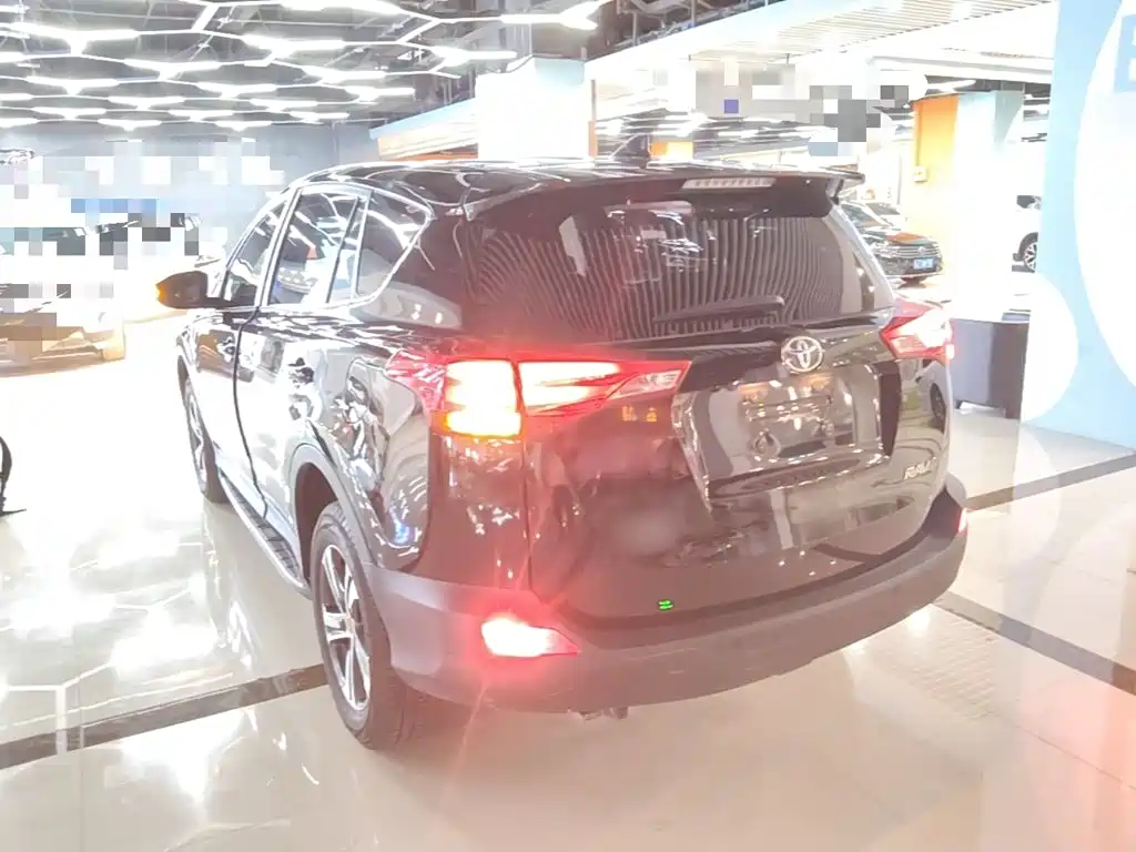 Toyota RAV4 — миниатюра 5