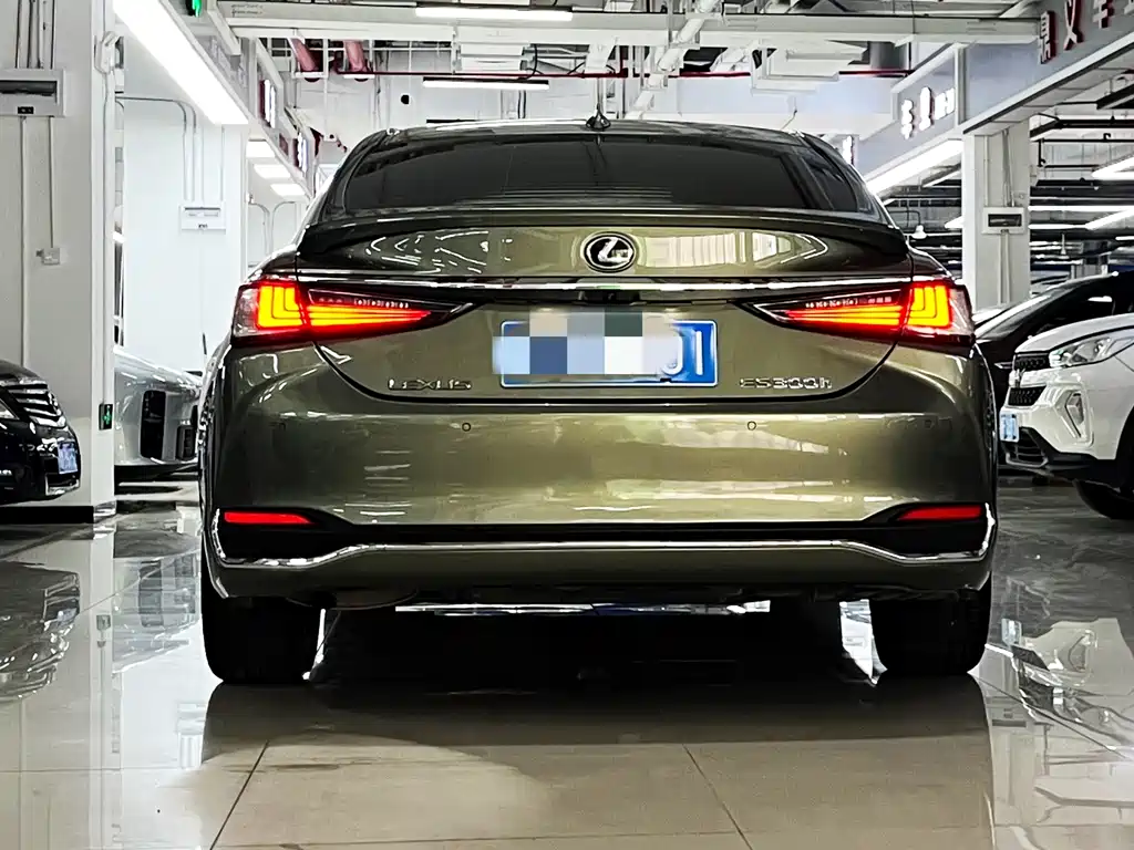 Lexus ES — миниатюра 5