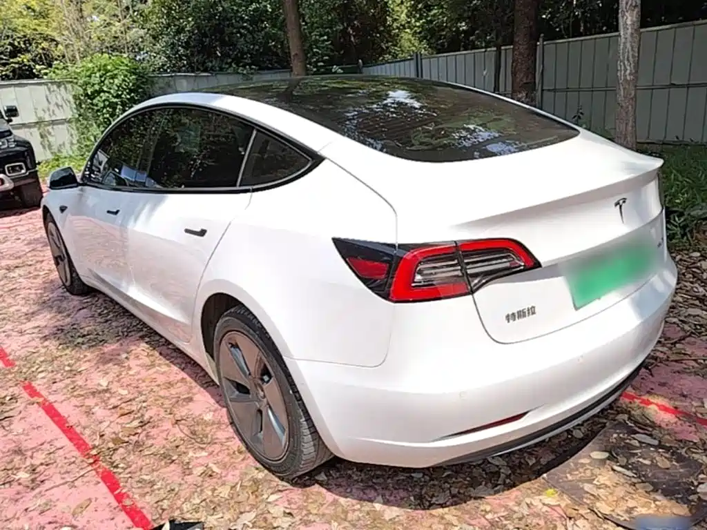 Tesla Model 3 — миниатюра 5