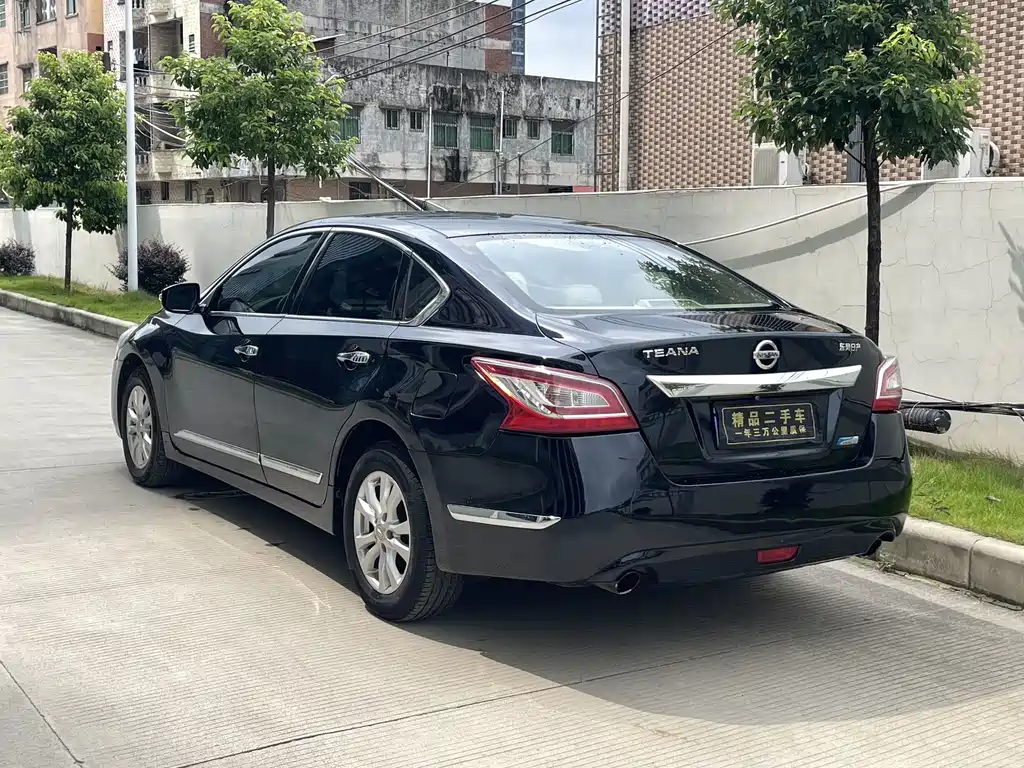 Nissan Altima 2015 2.0L XL Upper