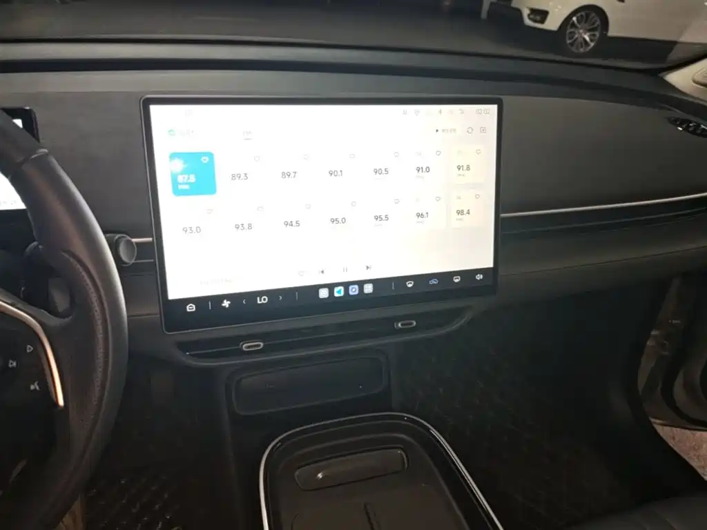 ARCFOX Beta T1 — миниатюра 13